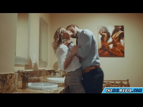 ❤️ Pe a faaosoosoina oe e se blonde busty i totonu o se faletaele lautele ☑ i le sm.special-grasser.ru